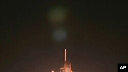 خلائی شٹل ڈسکوری ، بین الاقوامی خلائی اسٹیشن پر پہنچ گئی