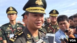 រូប​ឯកសារ៖ លោក ហ៊ុន ម៉ាណែត ​ថ្លែង​​ទៅ​កាន់​អ្នក​សារព័ត៌មាន ក្នុង​ពិធី​បើក​ការ​ប្រកួត​កីឡា​កង​យោធពល​ខេមរ​ភូមិន្ទ​ឆ្នាំ​២០១៧។