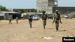 Anggota pasukan khusus "Amhara" kembali ke pangkalan militer setelah bertempur melawan pasukan Front Pembebasan Rakyat Tigray (TPLF) di perbatasan Amhara-Tigray, Ethiopia (9/11). 