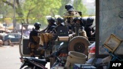 Les soldats burkinabè patrouillent à Ouagadougou, Burkina Faso, 3 mars 2018