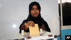 Mpiga kura wa Djibouti katika uchaguzi wa awali