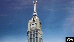 Ilustrasi gambar rencana pembangunan menara 'Abraj Al-Bait' yang juga dikenal sebagai menara jam Makkah, yang diperkirakan akan selesai seluruhnya tahun 2011. Jam Mekkah dengan ukuran 43mx43m merupakan jam terbesar di dunia dan mulai berdetak tanggal 1 Ra