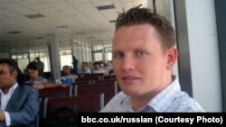 Tadqiqotchi jurnalistlardan iltimos qilib, hozircha bu ishni ko’tarmaslikka, savol-javobni ko’paytirmaslikka undagan. Kuzatuvchilar esa uning bayonotidan tashvishda. 