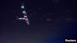 L'avion solaire Solar Impulse 2, piloté par l'aviateur suisse Bertrand Piccard a été photographié à l'aéroport de New York le 20 juin 2016.