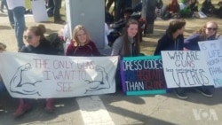 BIDIYO: Matasa A Gangamin Neman Gwamnatin Amurka Ta Kafa Dokar Hana Amfani Da Manyan Bindigogi