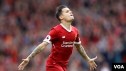 Le Brésilien Philippe Coutinho de Liverpool jubile après avoir marqué un but contre Middlesbrough lors d'un match de la Premier League anglaise, 21 mai 2017.