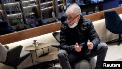 რომან აბრამოვიჩი თელ-ავივის საერთაშორისო აეროპორტში.