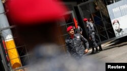 Police officers guard the entrance to the detention center of the Bolivarian National Intelligence Service (SEBIN) in Caracas, Venezuela March 21, 2019.