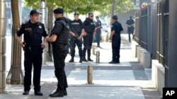 Policija ispred zgrade suda u Podgorici tokom suđenja optuženima za pokušaj terorizma