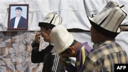 “Qirg’iziston xalqi ahmoq emas, u mehnatkash, kamtarin va mard, qo’rqmas xalq. Uning shijoatiga ishonaman",- deydi Anara Dautalieva, yangi konstitutsiya loyihasi ustida ishlayotgan faollardan biri.