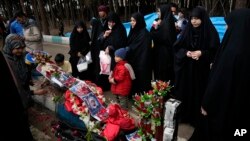 در دو انفجار در نزدیک مراسم یادبود از چهارمین سالروز کشته شدن قاسم سلیمانی، فرمانده نیروی قدس سپاه پاسداران انقلاب اسلامی ایران، کم از کم ۸۴ نفر کشته شدند.