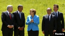 독일에서 열린 주요 7개국 정상회의 G7에서 8일 각 국 정상들이 대화를 나누고 있다.