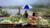 แม่ค้าเตรียมแผงขายผักรอลูกค้าที่รัฐฉาน เมียนมา 13 พ.ย. 2024 (Photo by Sai Aung MAIN / AFP)
