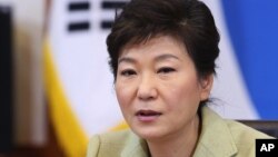 박근혜 한국 대통령이 지난 10일 국무회의에서 발언하고 있다. (자료사진)