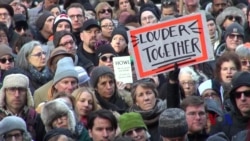 美国文学界人士纽约集会，捍卫言论自由