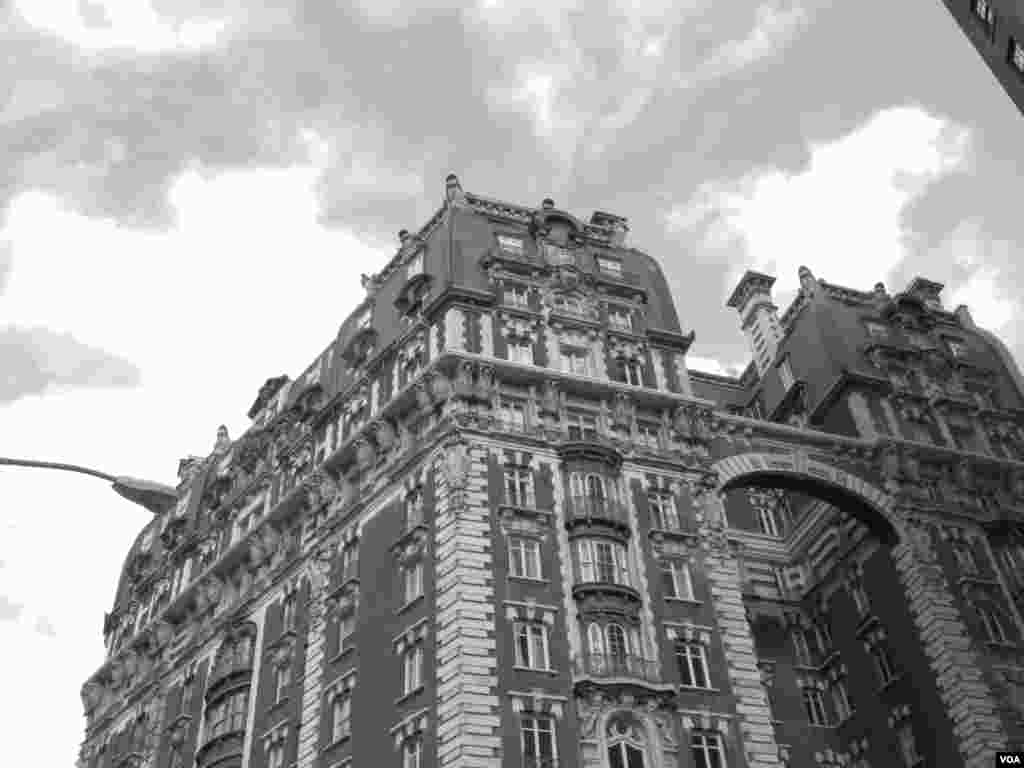 Kelvin De Leon, Reluctance 