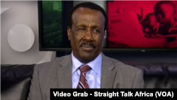 ሻለቃ ዳዊት ወልደ-ጊዮርጊስ ከቪኦኤው ስትሬት ቶክ አፍሪካ ጋር ቃለ-ምልልስ እያደረጉ እ.አ.አ. 2013