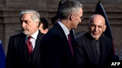 اشرف غنی نے مسلسل دوسری مدتِ صدارت کا حلف اٹھایا ہے جب کہ عبد اللہ عبد اللہ نے بھی ایک تقریب میں صدر کا حلف لیا ہے۔ (فائل فوٹو)