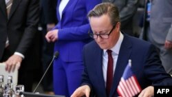 Највисокиот британски дипломат ќе се сретна со Блинкен и со конгресните лидери.