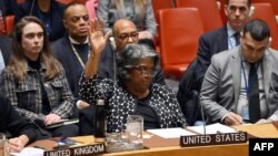 Duta Besar AS untuk PBB Linda Thomas-Greenfield memberikan hak veto pada pertemuan Dewan Keamanan PBB mengenai perang Israel-Hamas, di Markas Besar PBB di New York City pada 20 Februari 2024. (Foto: AFP)