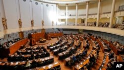 핀란드 의회가 1일 북대서양조약기구(NATO·나토) 가입 관련 법안을 비준했다.