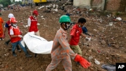 组图：孟加拉服装厂楼房倒塌惨剧