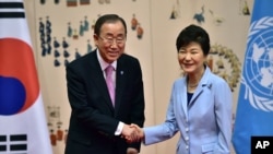 20일 청와대에서 박근혜 한국 대통령과 반기문 유엔 사무총장이 회동했다.