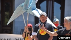 Lam Hong Le, left, speaks at a rally organized by Tsuru for Solidarity, outside California's State Capitol in Sacramento, June 4, 2021, to gather support for a petition seeking a pardon. (Kiyoshi Ina)