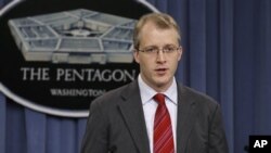 Juru bicara Pentagon, George Little dalam sebuah jumpa pers (Foto: dok). Pentagos merilis laporan urutan kejadian terkait serangan Benghazi.