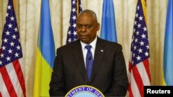 Остин ги наведе „затоплените односи“ меѓу Русија и Северна Кореја, истакнувајќи дека Северна Кореја и обезбедила оружје на Русија. 