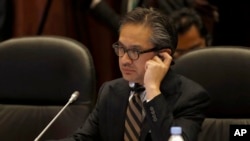 Menteri Luar Negeri Indonesia Marty Natalegawa dalam sebuah pertemuan di Bandar Seri Begawan. (Foto: Dok)