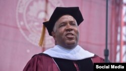 Billionaire investor Robert Smith speaks at Morehouse College in Atlanta, Georgia, May 19, 2019. (Twitter/morehouse)
