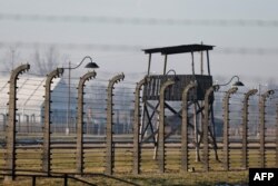 Polonya’nın işgal altındaki topraklarında Naziler tarafından 14 Haziran 1940’ta kurulan Auschwitz, toplama kampları arasında en büyüğü ve en fazla ölümün kaydedildiği kamp olarak biliniyor.