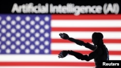 资料照：美国国旗与AI机器人示意图
