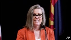 애리조나 주지사 선거에서 민주당 후보로 나서 승리가 확정 된 케이티 홉스 애리조나주 국무장관 (자료 사진) 