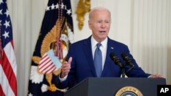 Presiden AS Joe Biden berbicara dalam sebuah acara di Gedung Putih, Washington, pada 26 Juni 2023. (Foto: AP/Evan Vucci)