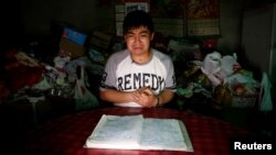 Chen Hong-zhi, 26, who suffers from short-term memory loss, tries to recall what he did last week at his home, in Hsinchu, Taiwan, July 31, 2018. 