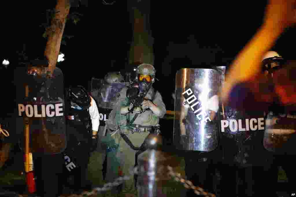 Oq uy oldida, Vashington