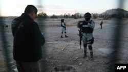 Ազգային գվարդիայի գործակալները պարեկում են սահմանը՝ անդրսահմանային թունելներ որոնելու համար