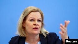 የሀገር ውስጥ ጉዳይ ሚኒስትሯ ናንሲ ፌዘር 