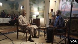 Sahabo Imam Yana Tattaunawa da shugaba Muhammadu Buhari na Najeriya a Balir House.