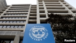 Procena MMF-a predviđa da će pandemija dostići vrhunac u većini zemalja tokom drugog tromesečja 2020. i okončati se u drugoj polovini godine. Nakon toga, postupno će biti okončana i blokada poslovanja – kao i druge mere suzbijanja pandemije. (Foto: REUTERS/Yuri Gripas/File Photo)