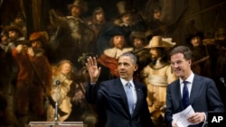 美国总统奥巴马和荷兰首相马克.吕特3月24日在阿姆斯特丹在发表联合声明后离开