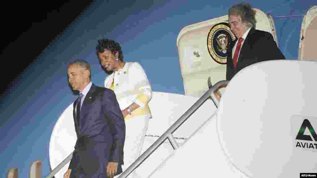 Shugaba Barack Obama ya ziyarci Jamaica.