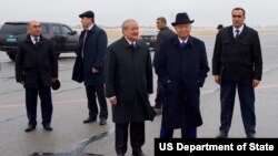 Amerika hukumati nazarida O'zbekiston fuqarolar muntazam ravishda qiynoqqa solinadigan, erkinlik va huquq sistematik tarzda buziladigan jamiyat bo'lib qolmoqda. 