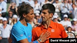 Prvi reket sveta je posle šest poraza na pariskoj šljaci pobedio branioca titule Rafaela Nadala 