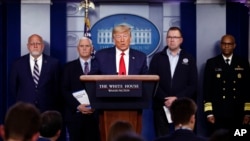 ប្រធានាធិបតី​សហរដ្ឋ​អាមេរិក​លោក Donald Trump ថ្លែង​នៅ​ក្នុង​កិច្ចប្រជុំ​របស់​កងកម្លាំង​ប្រយុទ្ធ​ប្រឆាំង​នឹង​មេរោគ​កូរ៉ូណា​វីរុស​នៅ​សេតវិមាន កាលពី​ថ្ងៃទី២២ ខែមីនា ឆ្នាំ២០២០។