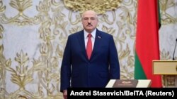 Predsednik Belorusije Aleksandar Lukašenko na ceremoniji polaganja zakletve u Minsku, 23. septembar 2020. (Foto: Andrei Stasevich/BelTA/Handout via Rojters)