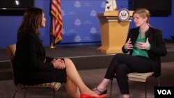 Ambasadorka SAD pri UN Samanta Pauer (desno) u razgovoru sa šeficom ukrajinskog servisa Glasa Amerike Miroslavom Gongadze