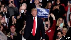 Presiden Amerika Serikat Donald Trump saat berkampanye di Indianapolis, Jumat, 2 Novvember 2018. 